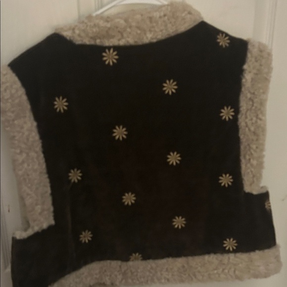 Brown and Cream Sherpa Vest with Floral Embroidery - Picture 2 of 2